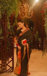 Amna minhas review photo
