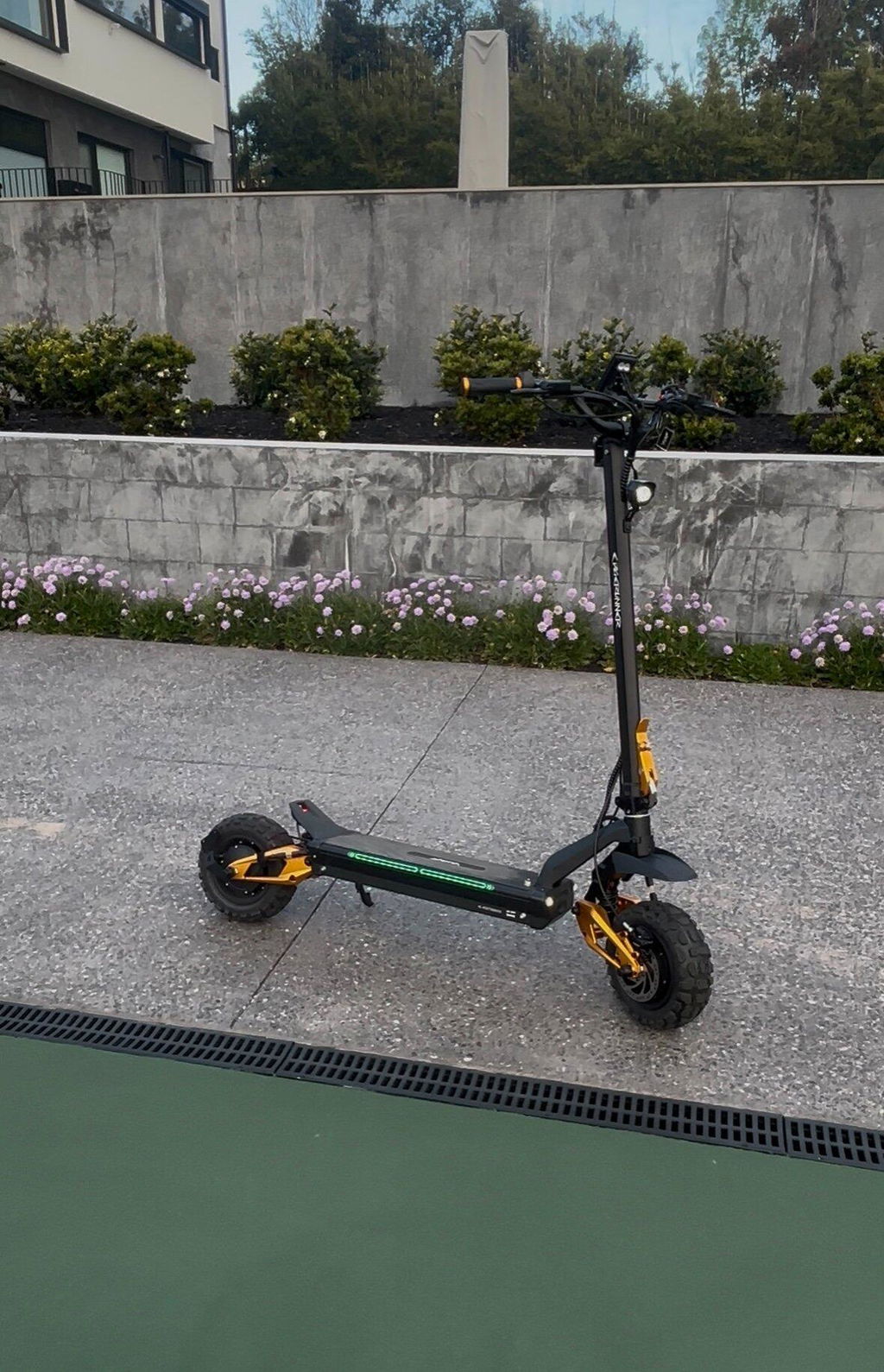 EDGERUNNER 2.0 Dual-Motor Rugged-Terrain Hyper Electric Scooter (60V SAMSUNG)