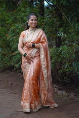 khushi gupta review photo
