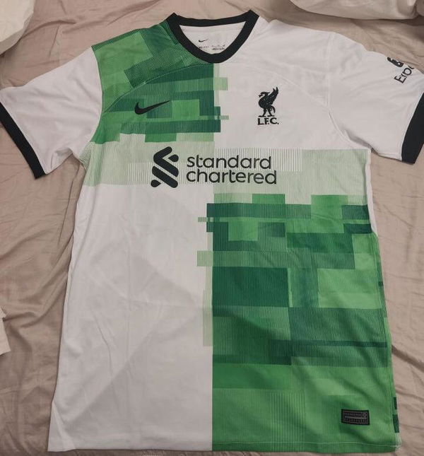 תמונה של Liverpool Away Shirt מביקורת של Ben Stremberg