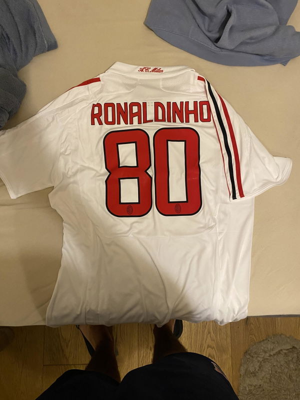 תמונה של חולצת משחק מילאן חוץ 07/08 מביקורת של Adam
