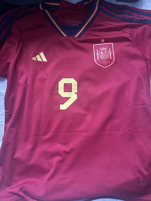 תמונה של spain home shirt מביקורת של אדריאנה בורדה
