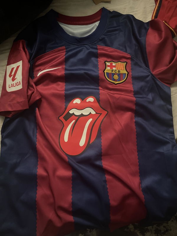 תמונה של FCBarcelona x Rolling Stones 23/24 Shirt מביקורת של אדריאנה בורדה