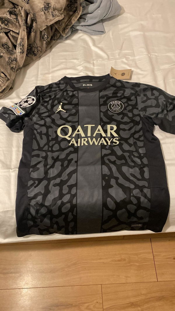 תמונה של PSG Third Shirt מביקורת של Ron Ikar