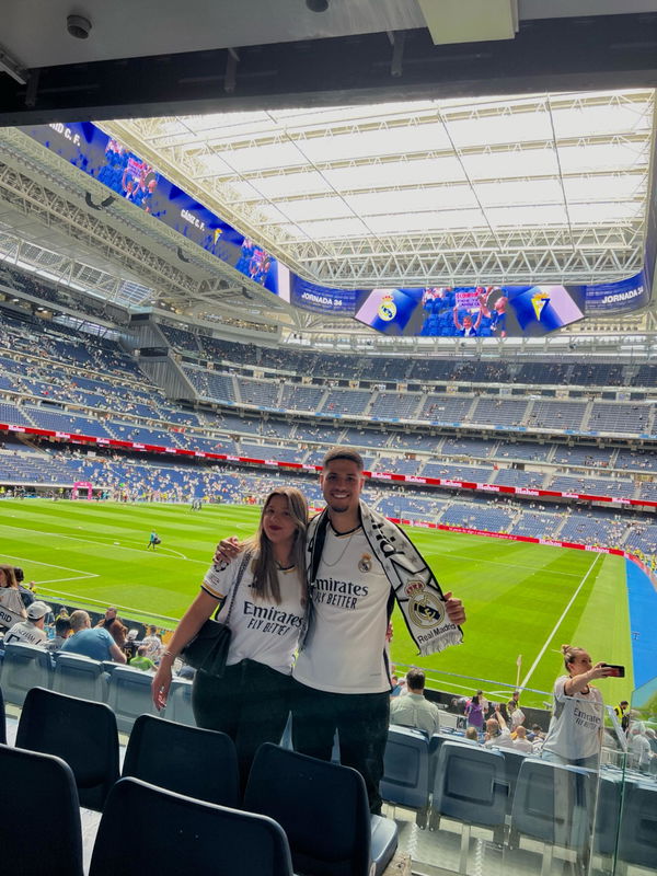 תמונה של חולצת משחק ריאל מדריד בית 23/24 מביקורת של טופז לוי