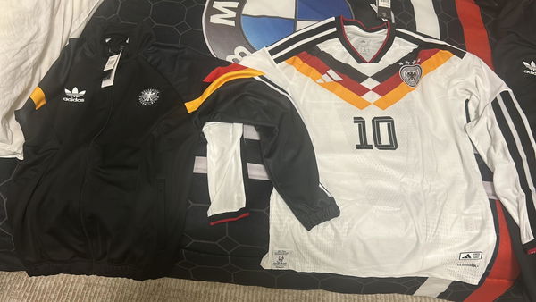 תמונה של germany 2026 home world cup long sleeve shirt מביקורת של Gawad Saba
