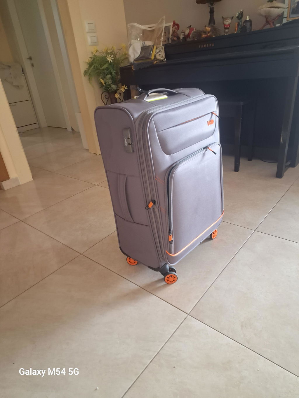 BOND מזוודה בינונית מבד 25"