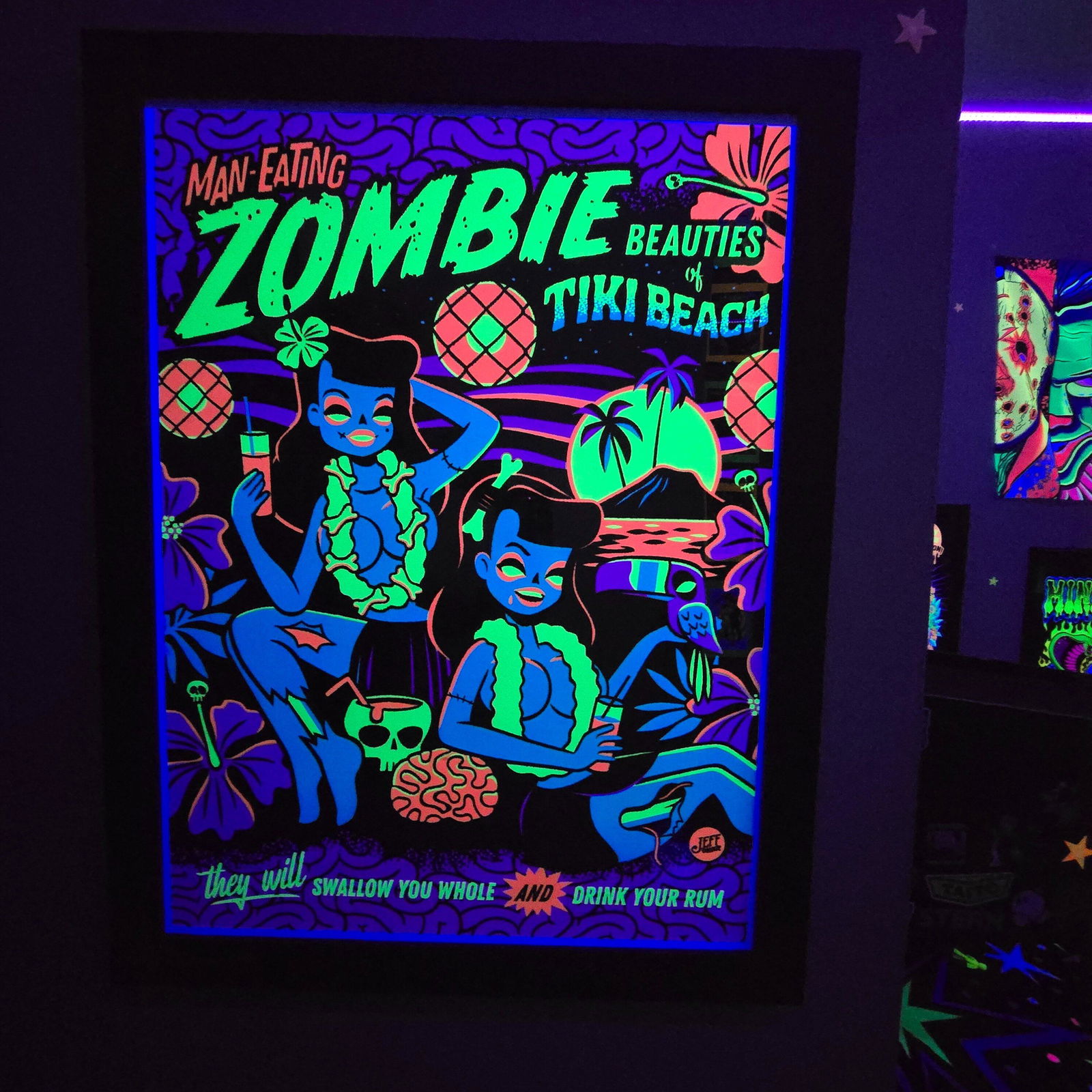 ブラッキー　ポスター Jeff Granito's 'Maneater' Flocked Blacklight Reactive Screened Art