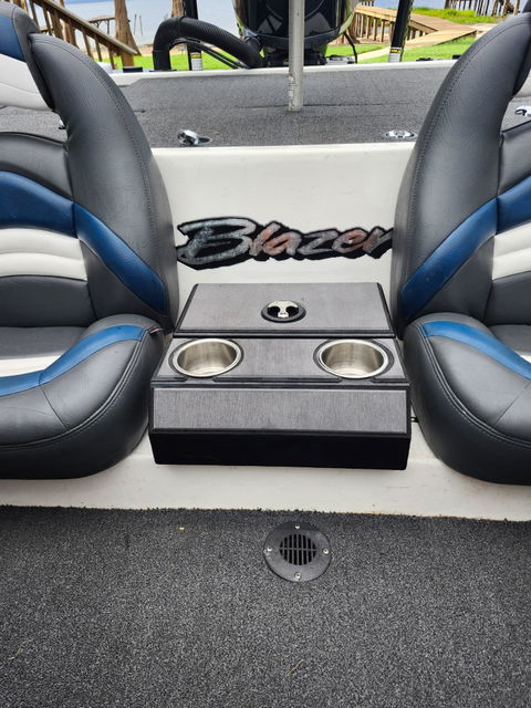 Center Storage Console with Dry Hatch