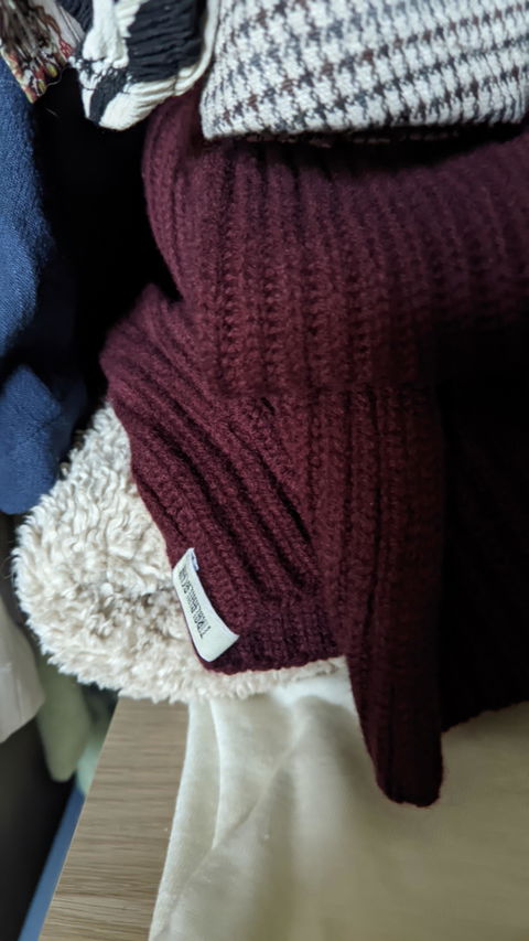 Cashmere cardigan in burgundy