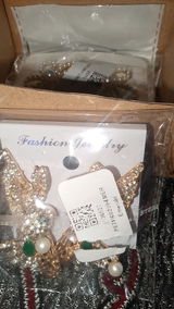 I hv rcvd my parcel just right now.it's all Fabolous.emerald earrings ka pearl atay atay nikl gya. review photo