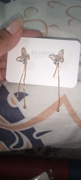 Pyarey hn ye ear ring but ek chain tooti hue hy check kr k bheja kren 😢 review photo