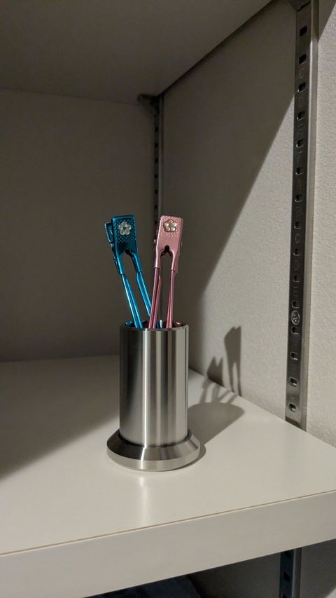 hazure (菜箸立て 箸立て Cooking chopstick stand)