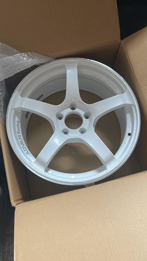 Advan TC4 Alloy Wheel - 18x8.5 ET45 5x114.3 Racing White Metallic and Ring