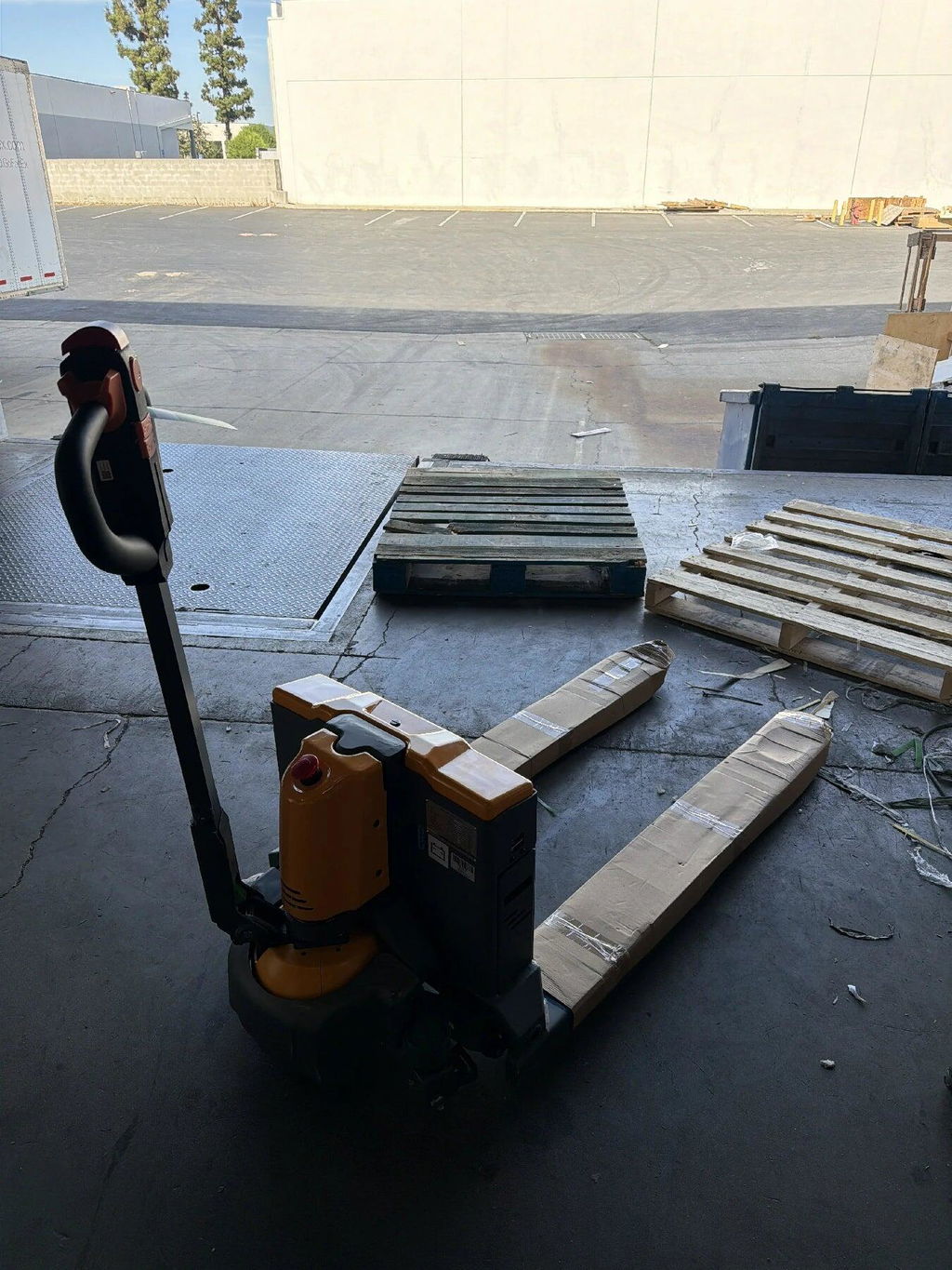 Electric Pallet Jack 3300 lb Capacity with 48" x 27" Forks Lightweight Lithium Design, T-103701
