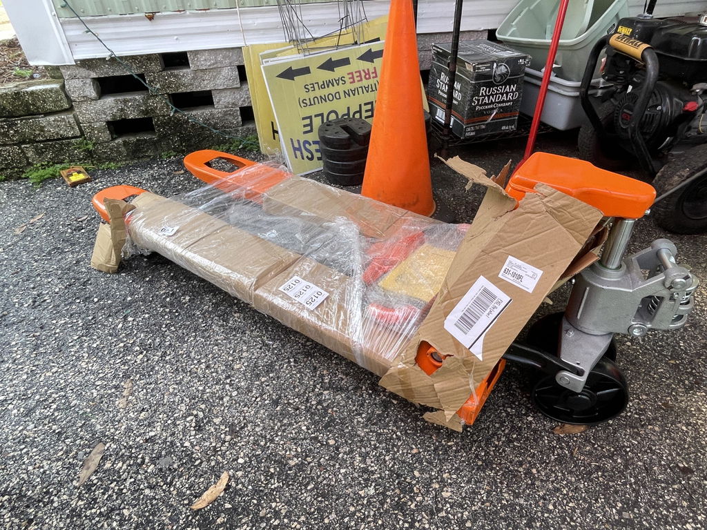 Narrow Hydraulic Manual Pallet Jack 5500 lbs. 48" L x 21" W Fork, T-1006