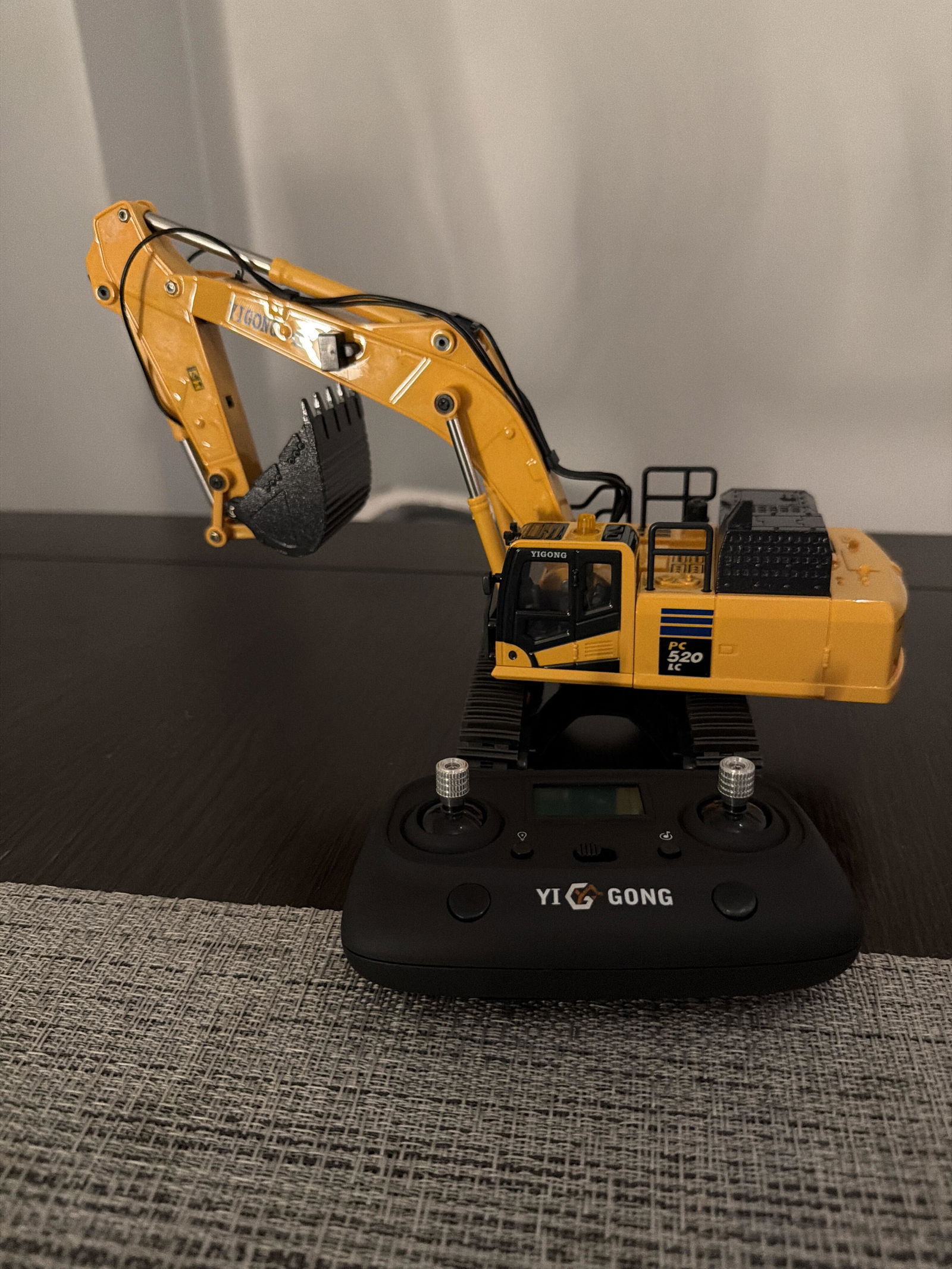 TOUCAN RC HOBBY Yi Gong US Stock 1/50 RC Digger PC520 Electric Lifting