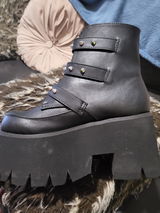 Tess De La Pair review photo