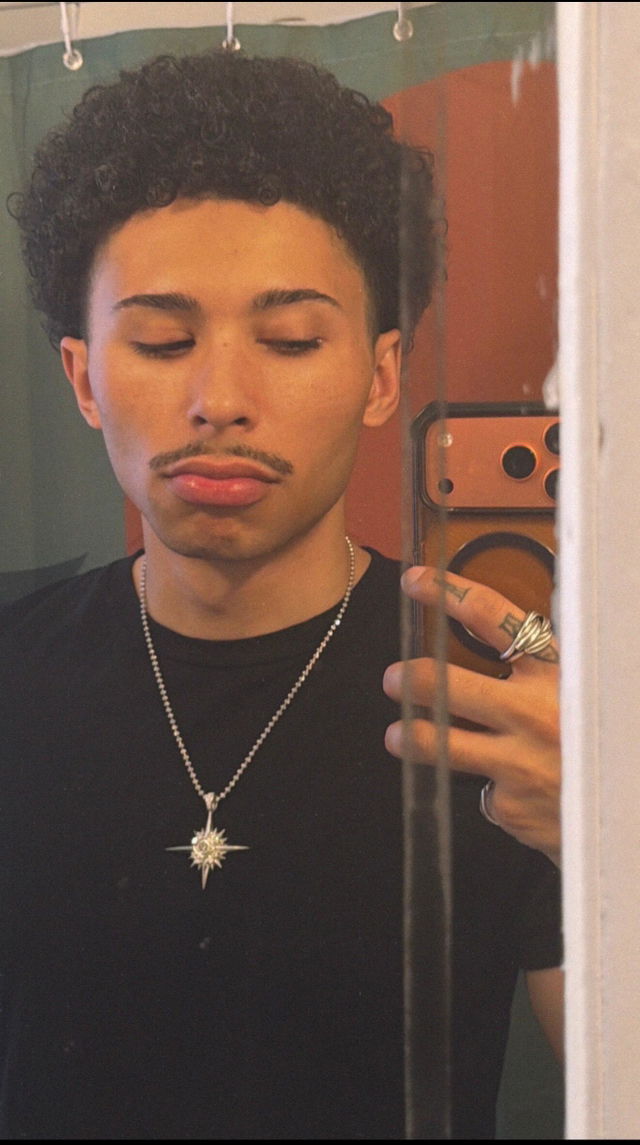 Photo from Dacian M.E.'s review of the UFO Large Lab-Grown Diamond Pendant &amp; Moon Cut Chain Set 71413