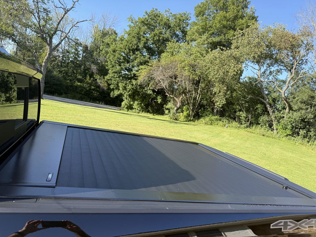 Pace Edwards JackRabbit Manual Retractable Tonneau Cover For 19-26 Chevrolet/GMC Silverado/Sierra 1500 & 2022 1500 LD/LTD 5'8" Bed