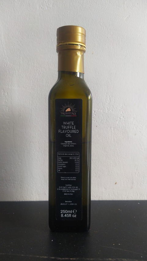 White truffle flavoured oil
