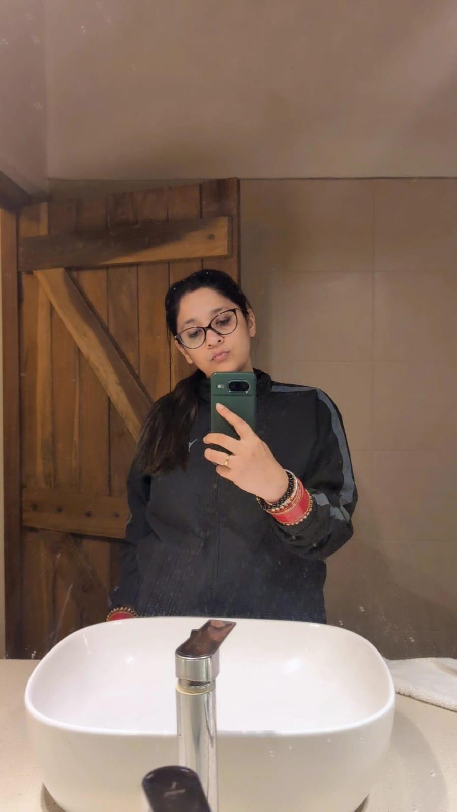 Shweta Pandey review photo