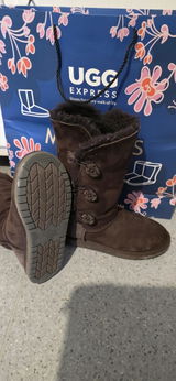 J. review photo