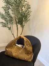 Akila H review photo