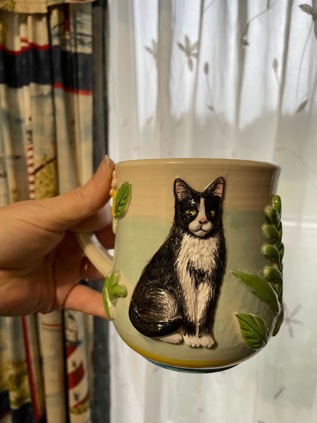 Custom Hand-Sculpted Pet Statue Mug – 3D Ceramic Portrait Cup with Floral Details