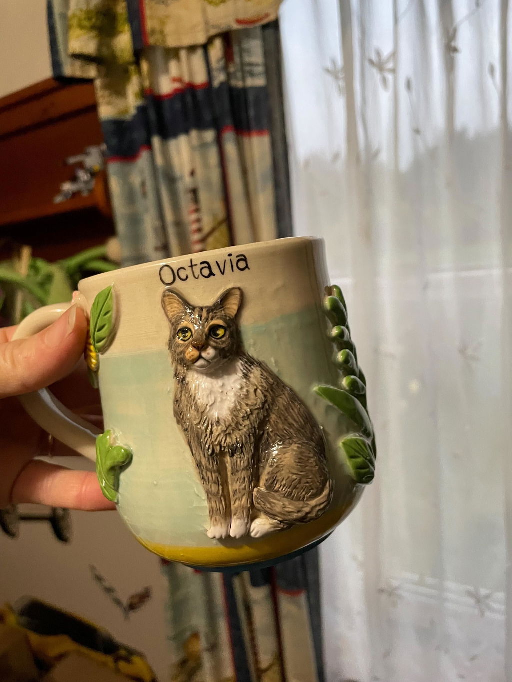 Custom Hand-Sculpted Pet Statue Mug – 3D Ceramic Portrait Cup with Floral Details