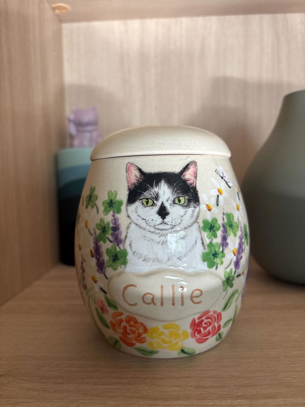 Custom Pet Portrait Ceramic Memorial Urn – Handmade Pet Ashes Keepsake