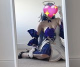 R. review photo