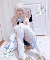M. review photo