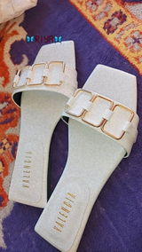 Ria Saif review photo