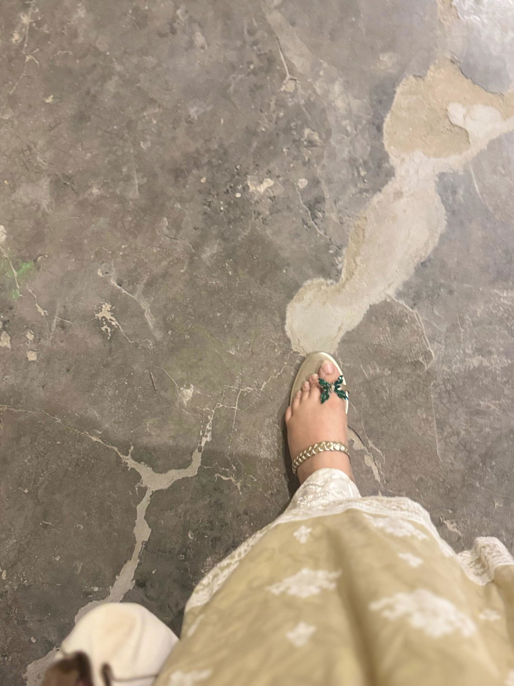 Elan Butterfly Toe Slipper