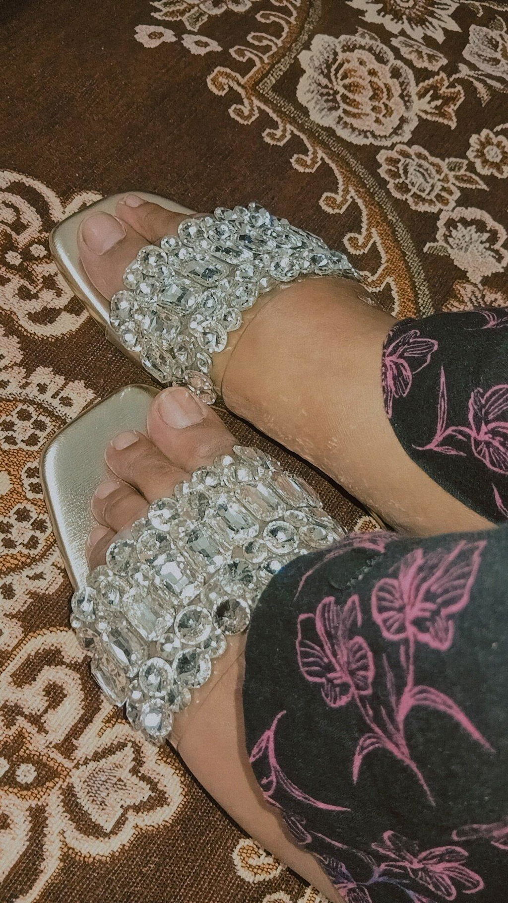 Stone Buckle Flat Slipper