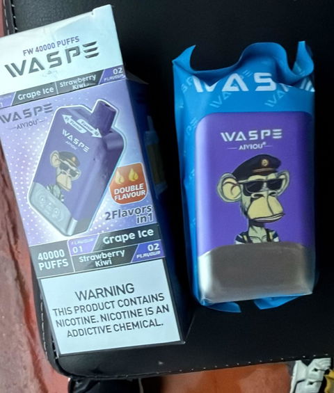 Vaper de 40.000 puffs con pantalla led  - recargable tipo c sabor Hielo de uva + kiwi de fresa - Larga Duración y Doble Sabor (Sin Nicotina)