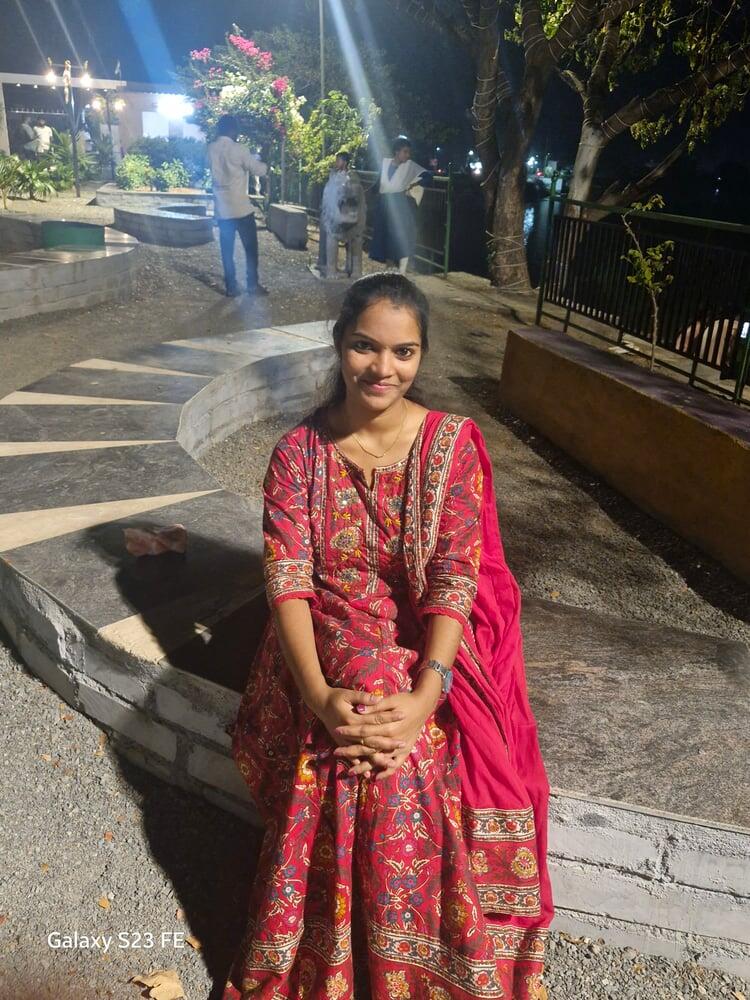 Shailu review photo