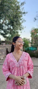 Nidhi review photo