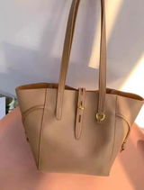 Halle review photo