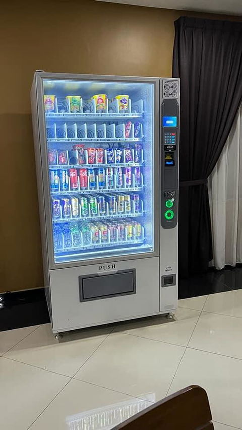 Mach 2.0 - Vending Machine - Snack & Drink Combo