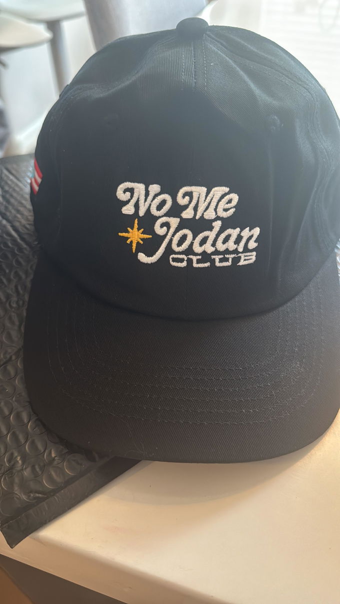 Foto de una clienta con NMJC Shield Cap - Black with PR Flag (Bestseller)
