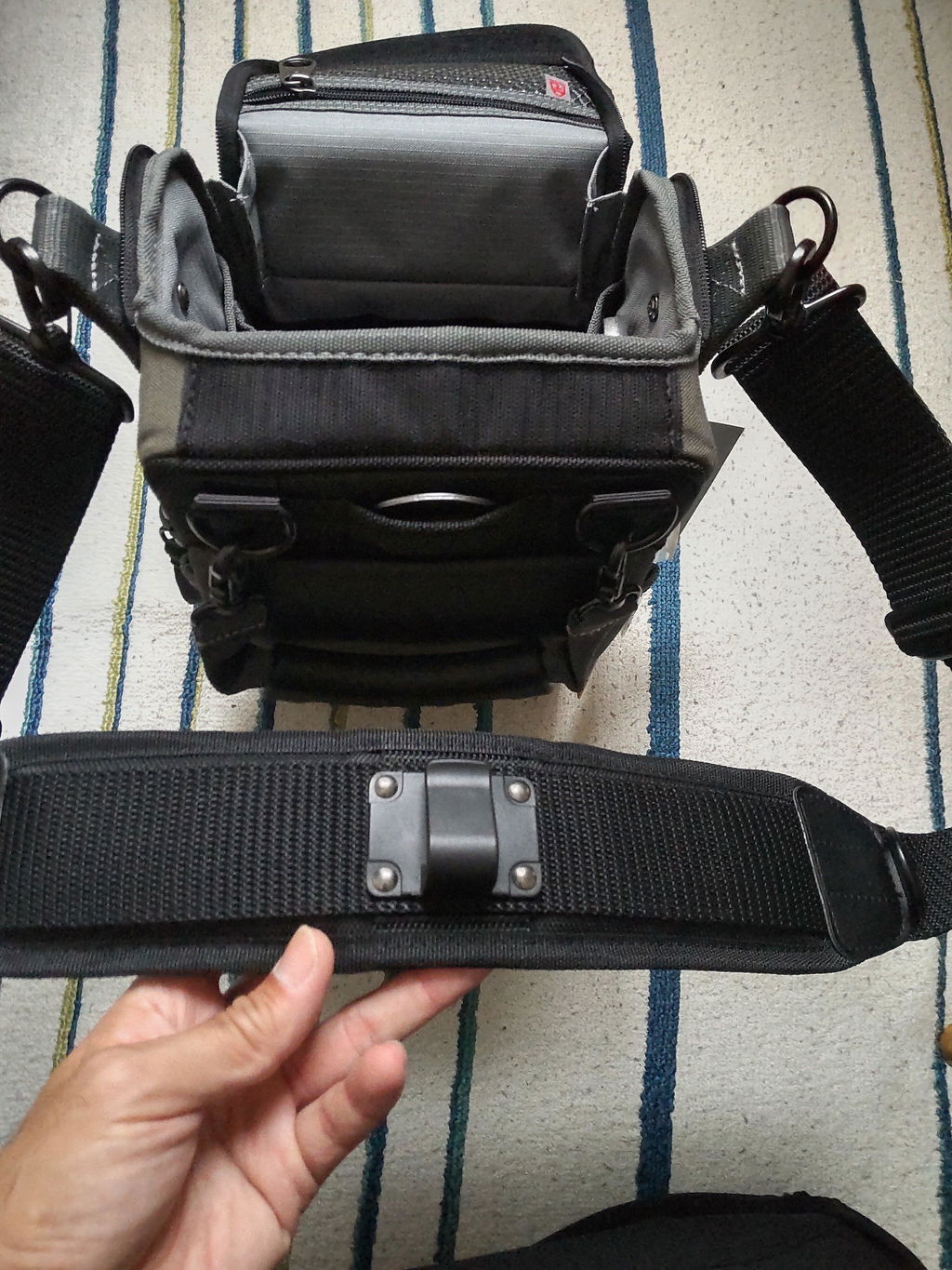 クリップ付き 50inch(127cm) Black Padded Shoulder Strap – VETO PRO