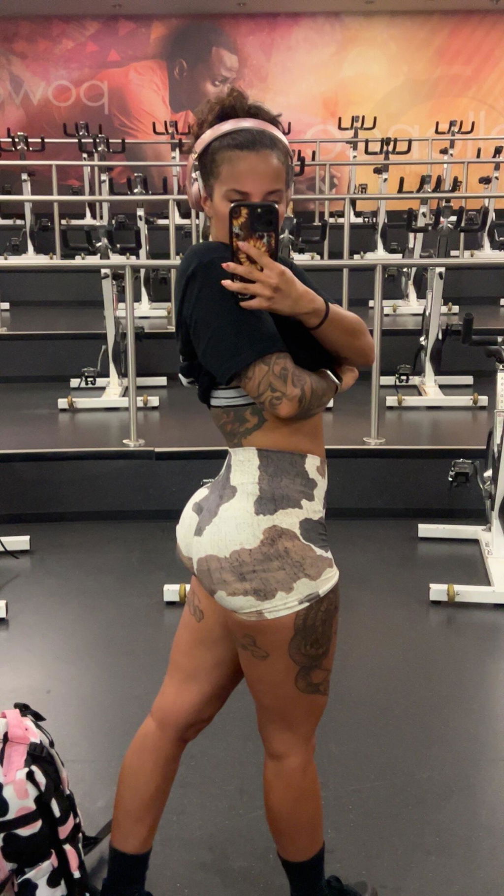 Pinnacle Seamless Scrunch Butt Shorts 4" - Rustic Cow Print