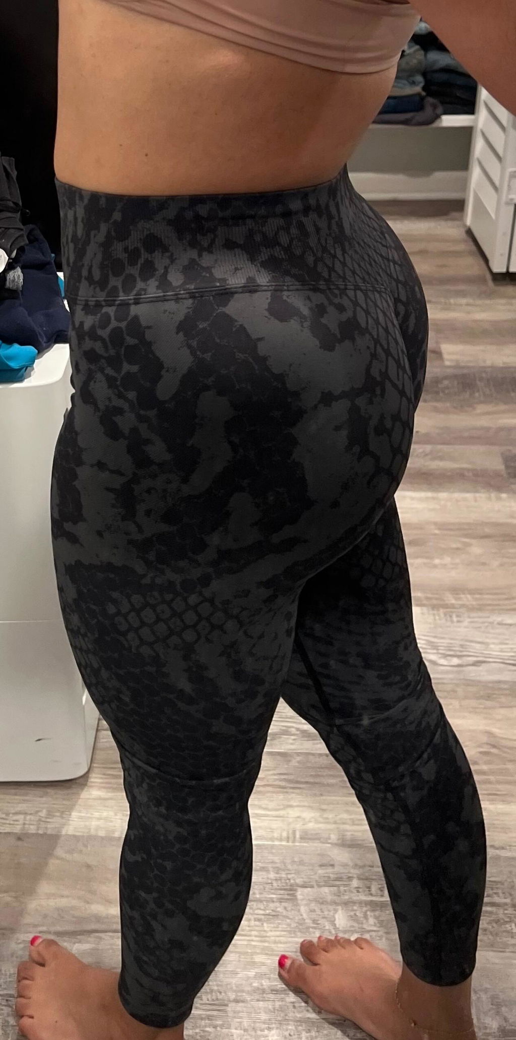 Pinnacle Seamless Scrunch Butt Legging - Black Snake Skin