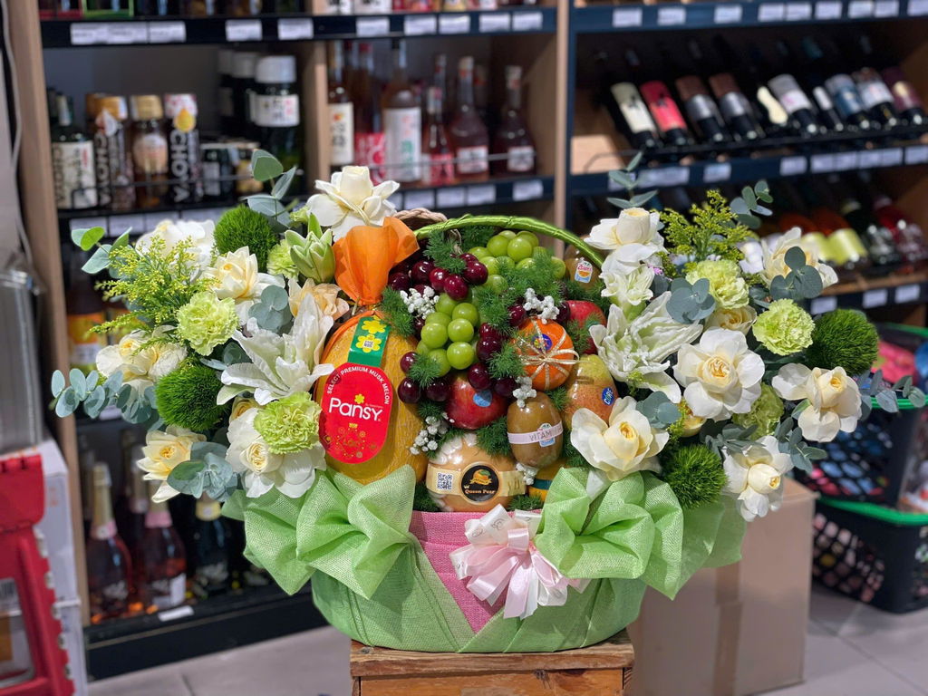 Giỏ Quà Trái Cây Celebration Fruit 07 - Táo Envy, Lê, Cam, Kiwi Tặng Sinh Nhật Người Yêu
