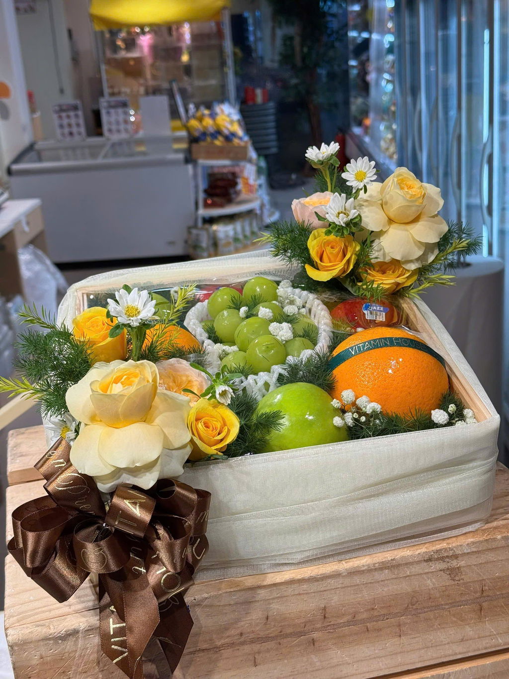 Giỏ Quà Trái Cây Celebration Fruit 18 - Táo, Nho, Cam Tặng Bác Sĩ, Sếp Nữ