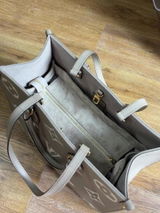 Chloe Adams review photo