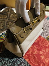 Madiha Aslam review photo
