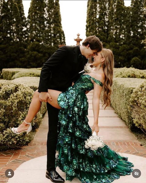 A-Line V Neck Straps Lace Sequins Appliques Tiered Prom Dress WU1223
